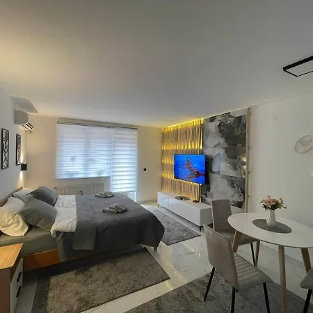 Afrodita Lux 1 * Ni